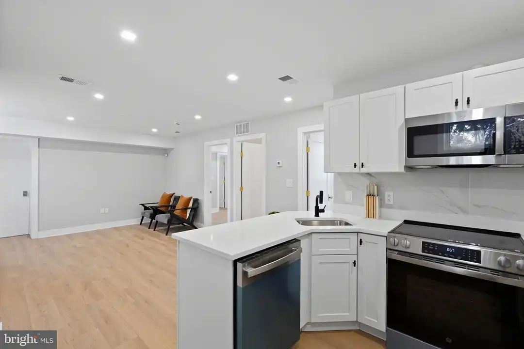 1301 Somerset Pl NW - View 3