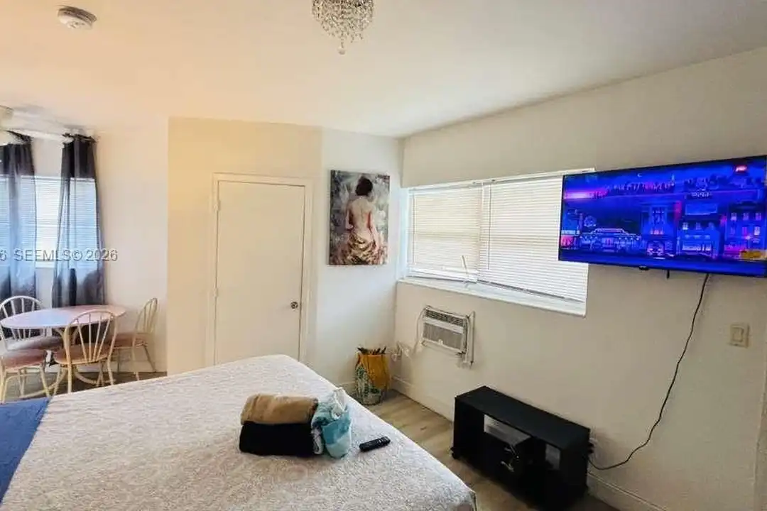 109 SE 9th St #2 - View 5