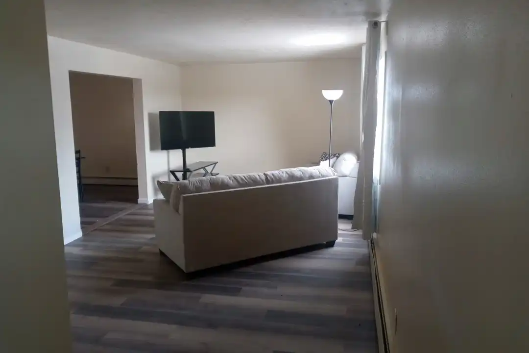 380 S Wagon Wheel Dr unit B - View 2