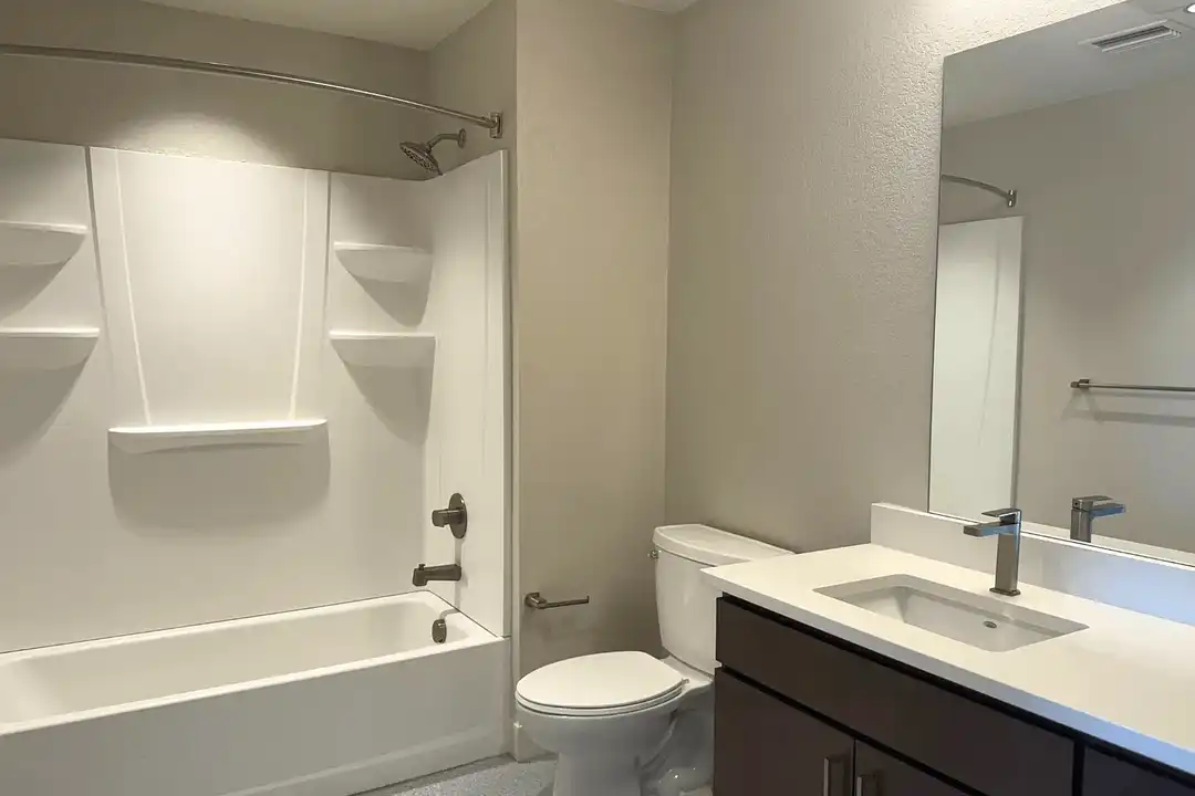Warren Village Alameda Apartments – pohled 2