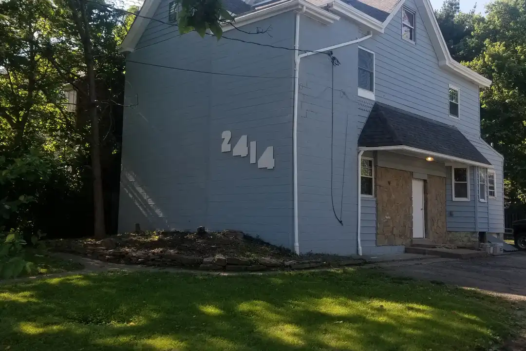2414 Norwood Ave unit 3 – photo 1