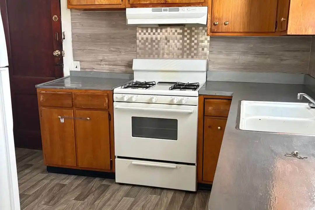 Apartment in Cleveland, Glenville, Cuyahoga - More