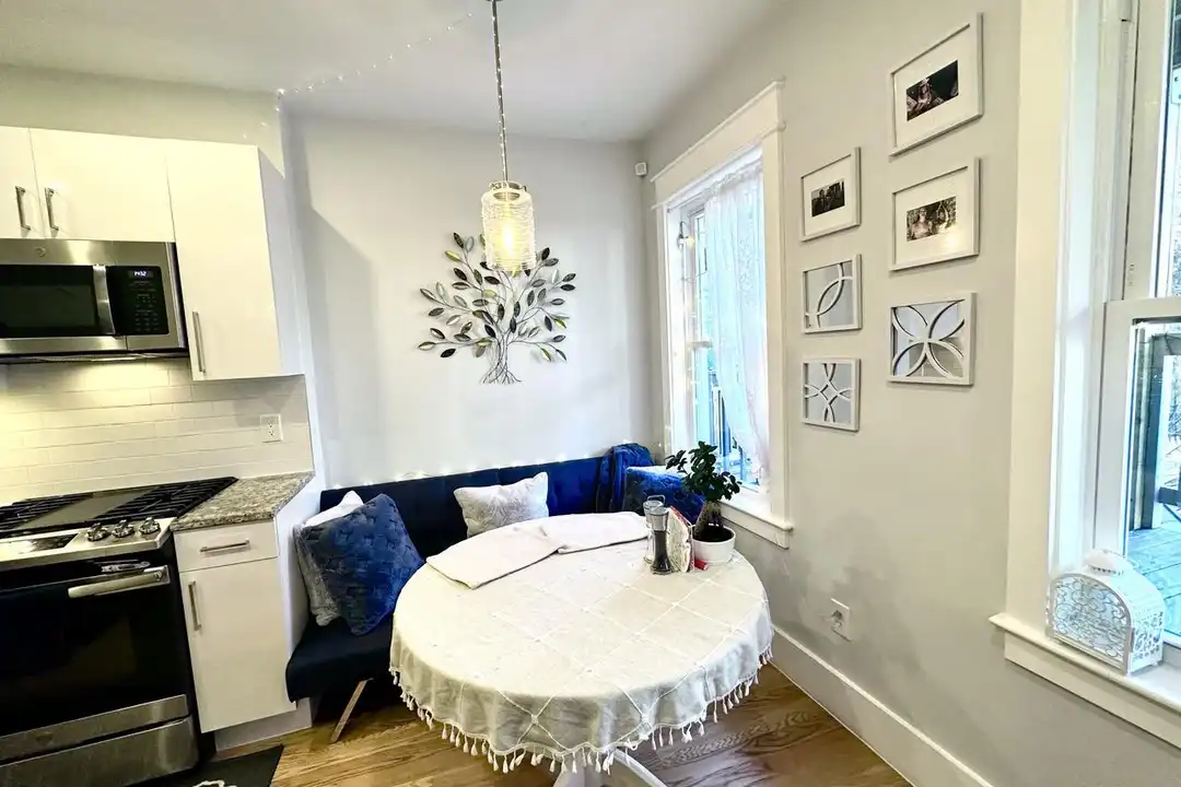 326 Chelsea St unit 1 - View 3