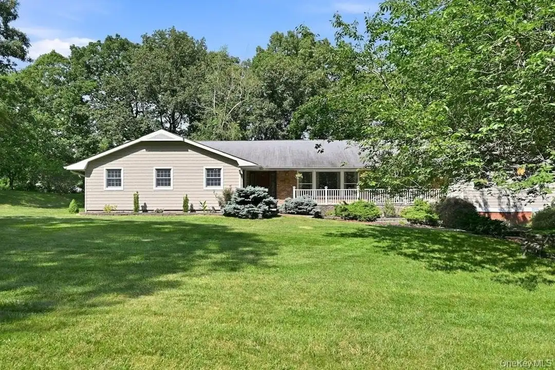 20 Williamsburg Dr – photo 1 of 40