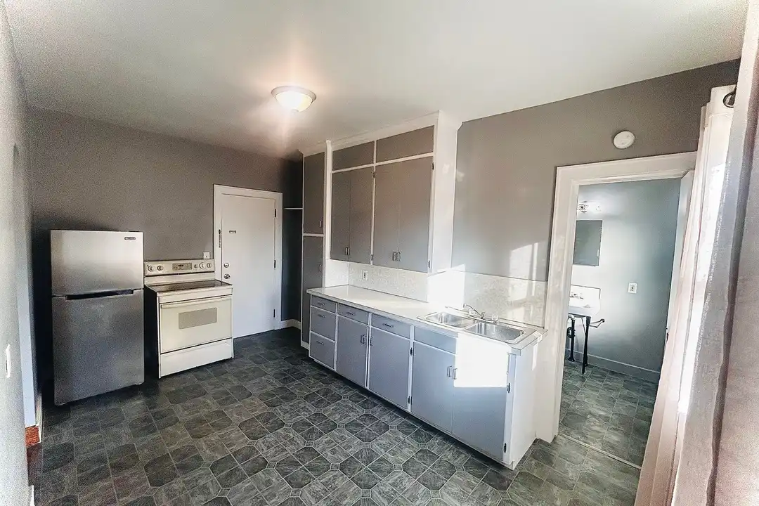 141 N Bates St unit 4 – photo 1 of 3