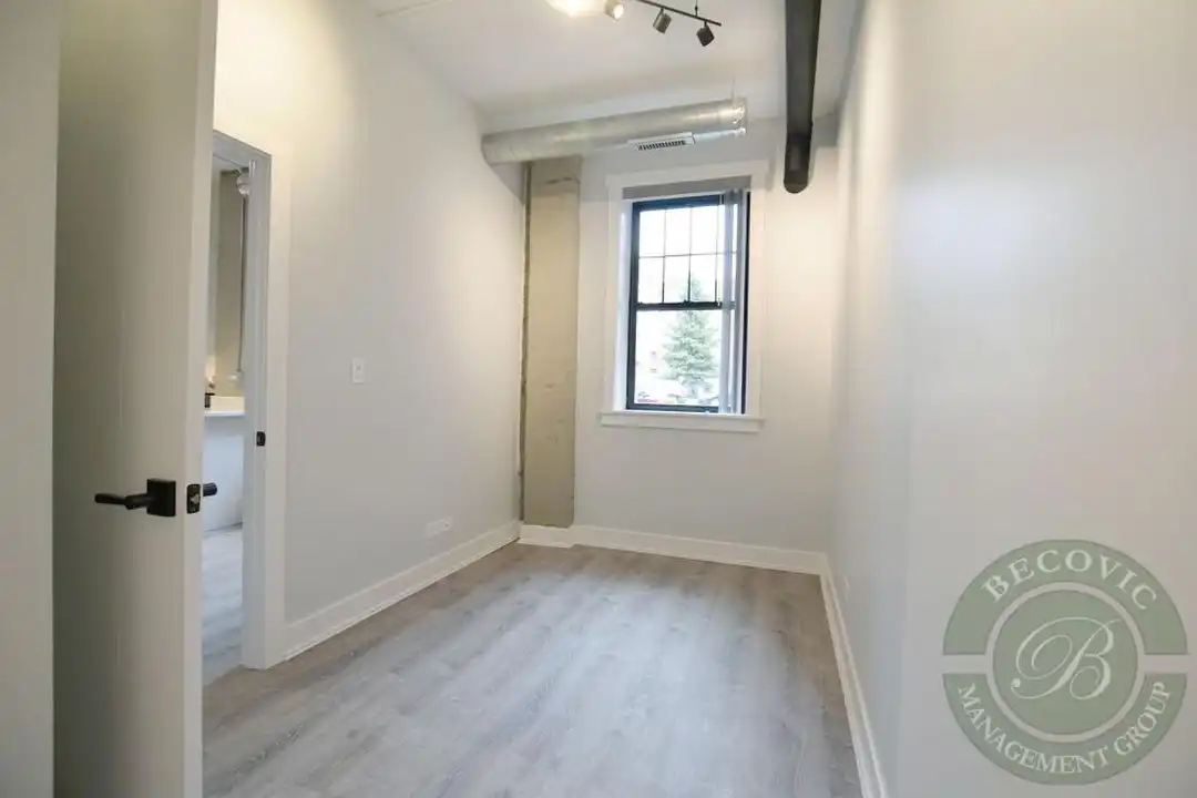 7645 N Sheridan Rd – pohled 5
