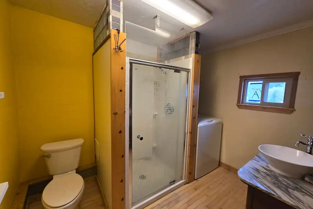 266 S 9th St - More