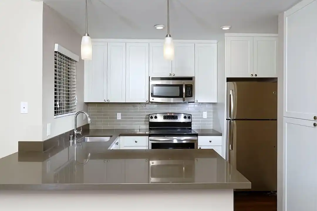 Avalon La Jolla Colony – další