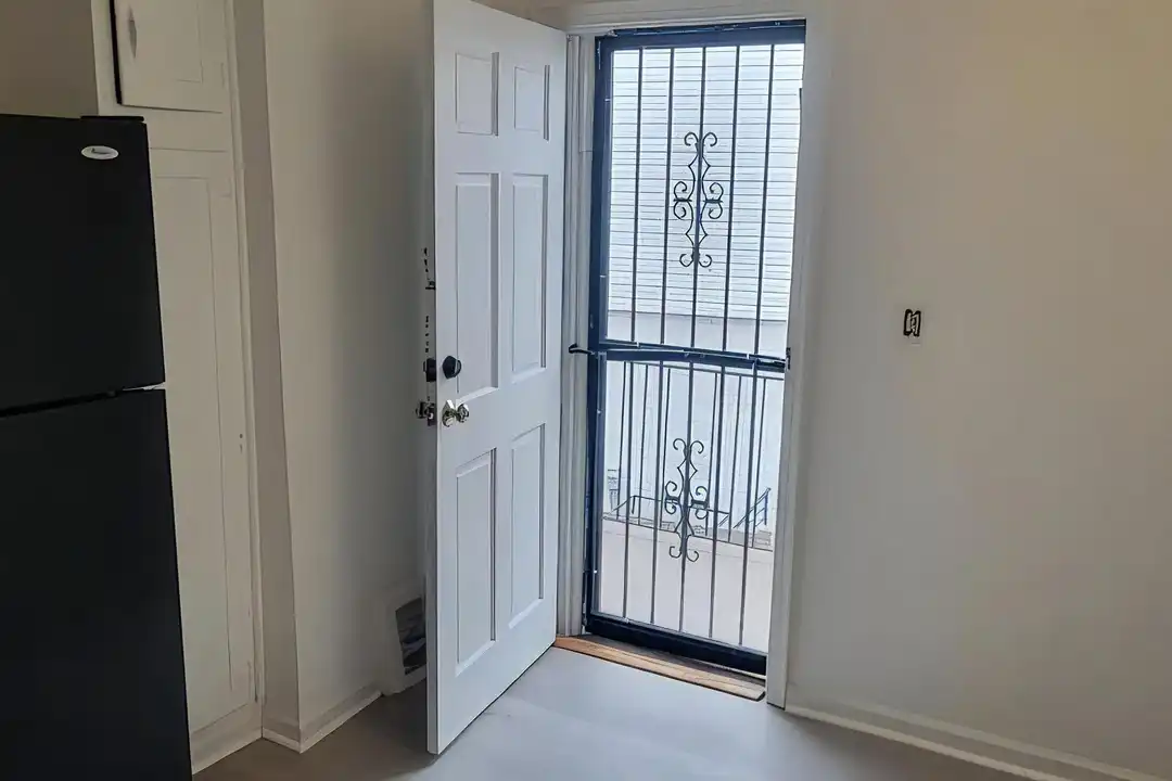 814 51st St NE - View 4