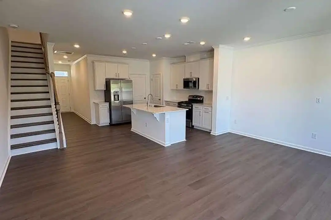 Apartment in Sanford - View 2