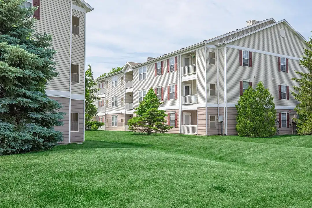 The Cove at Avon Lake – photo 1 of 14