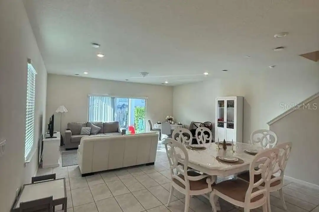 2579 Winsome Wy - More