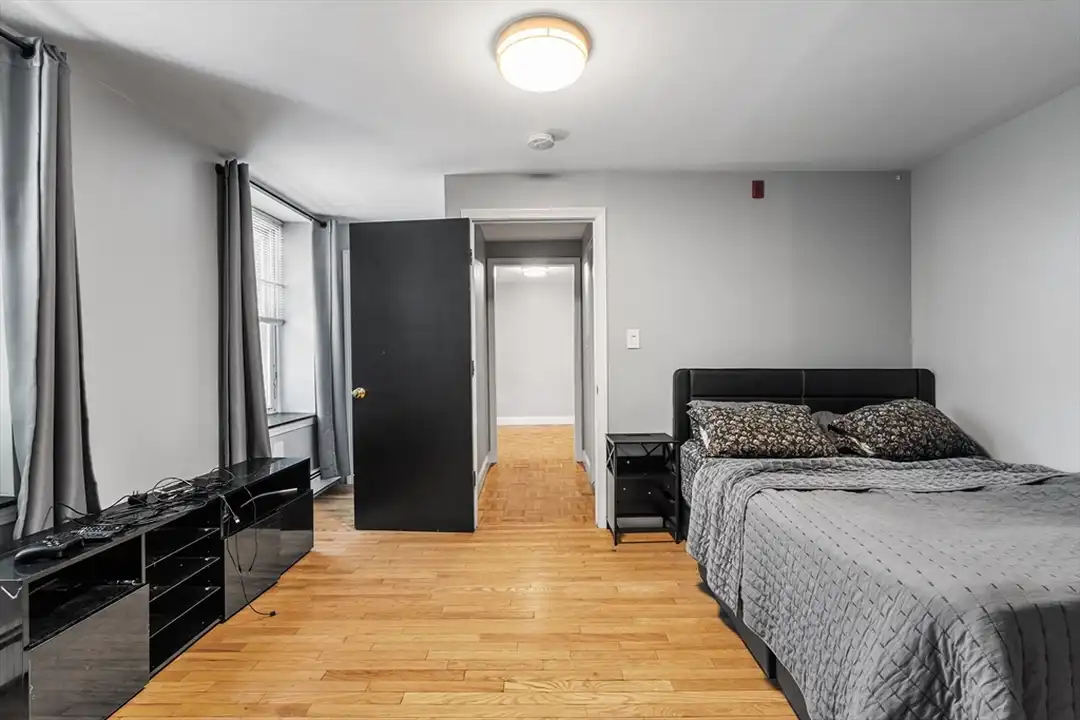 99 W Fourth St unit 1A – pohled 5