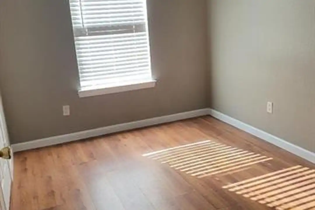9801 Sycamore Dr - View 3