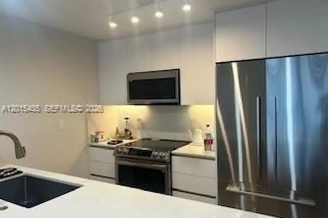 401 Ocean Dr #525 - View 2