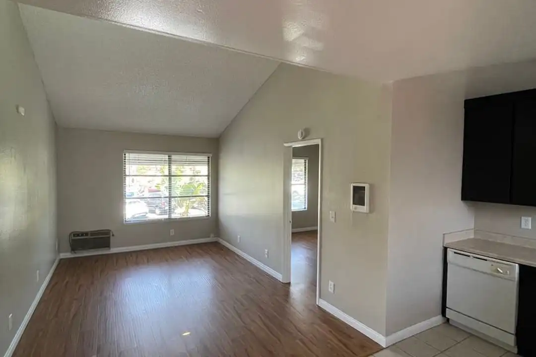 5622 University Ave unit 20 – photo 1