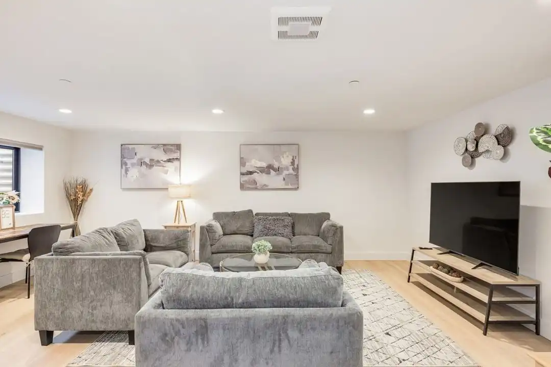 House in Bellevue - View 4