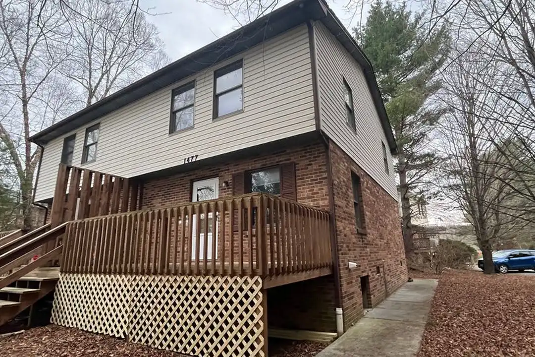 1477 Sandy Cir - View 2