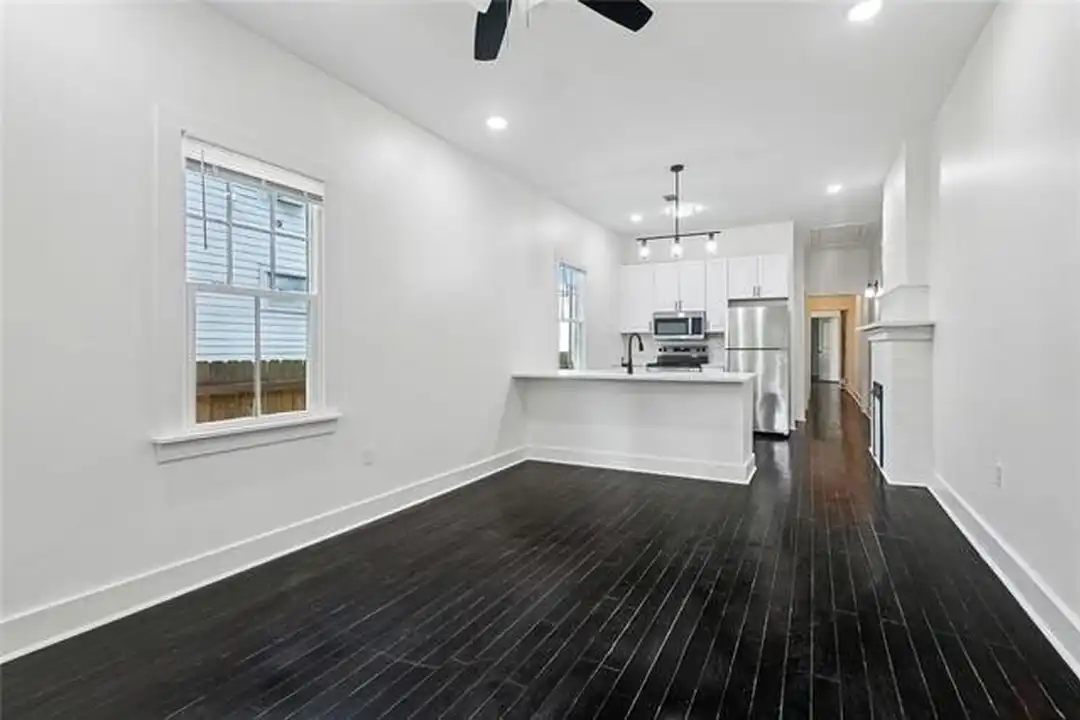 4023 Franklin Ave - View 3