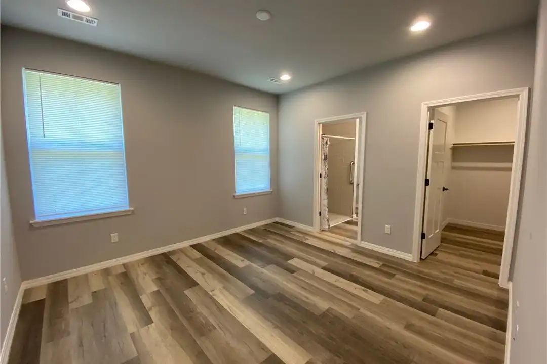 6 Baker Dr - More