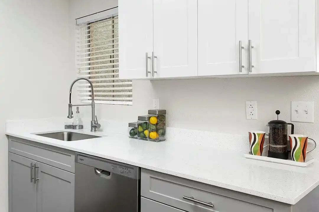 Apartment in Phoenix, Maryvale - View 4