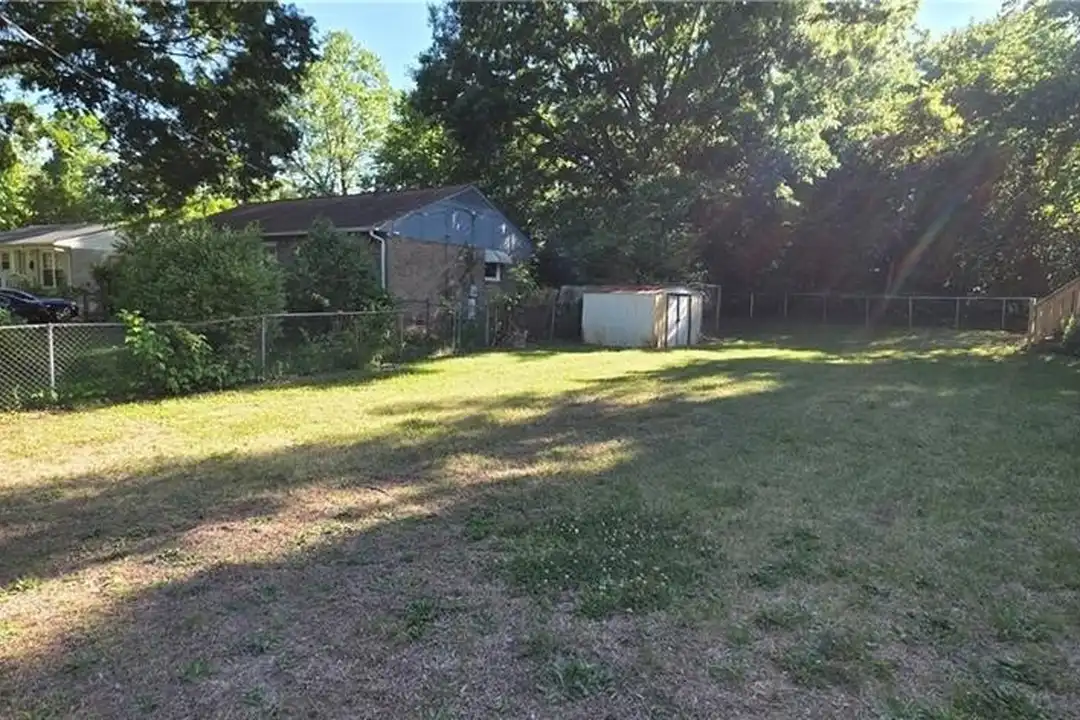 2206 Bothwell St - More