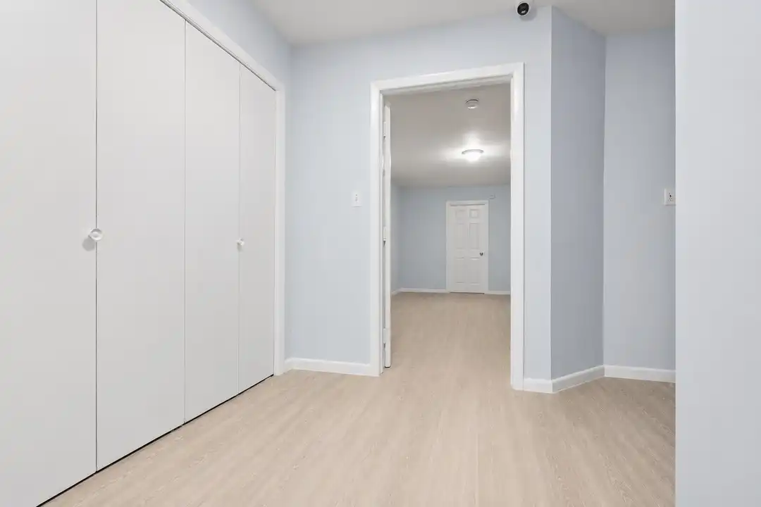 Apartment in Union City - View 4