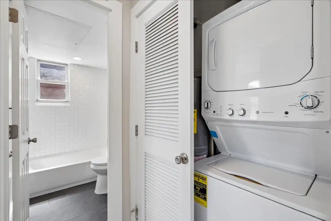 1410 Young St SE unit Young 3 - View 5