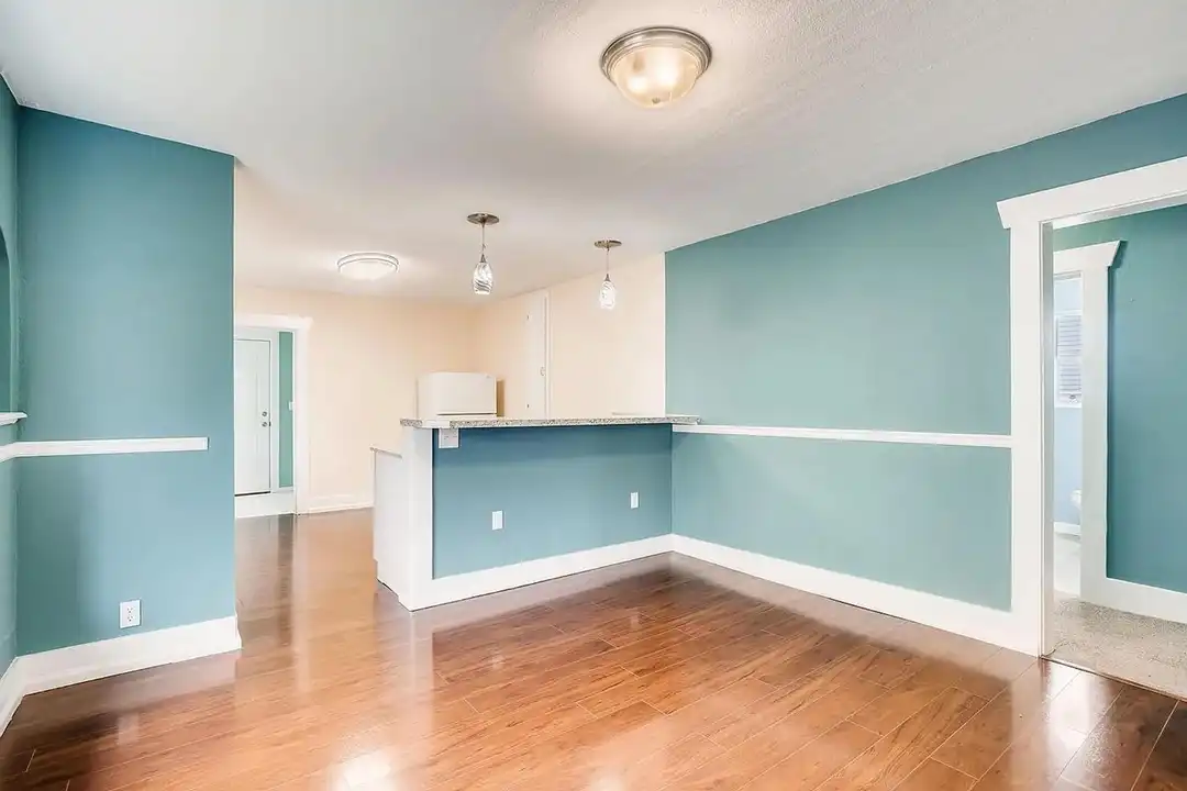 1404 9th St - More