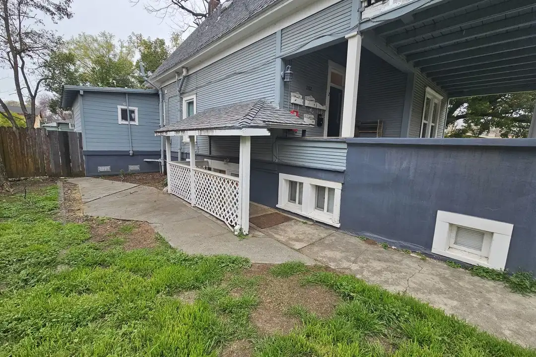 202 W 2nd Ave unit #1 - View 3