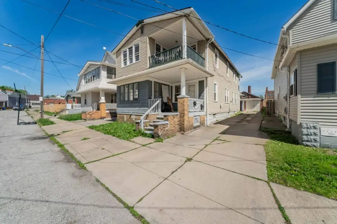 3402 Roehl Ave unit Unit Down – photo 1
