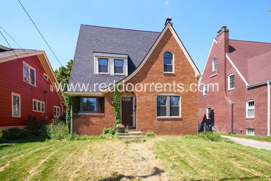 412 N Merrill St - View 2