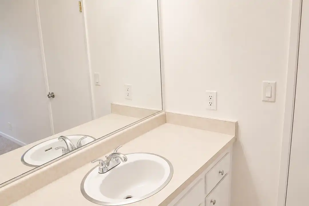 Woodlake Apartments - Widok 4