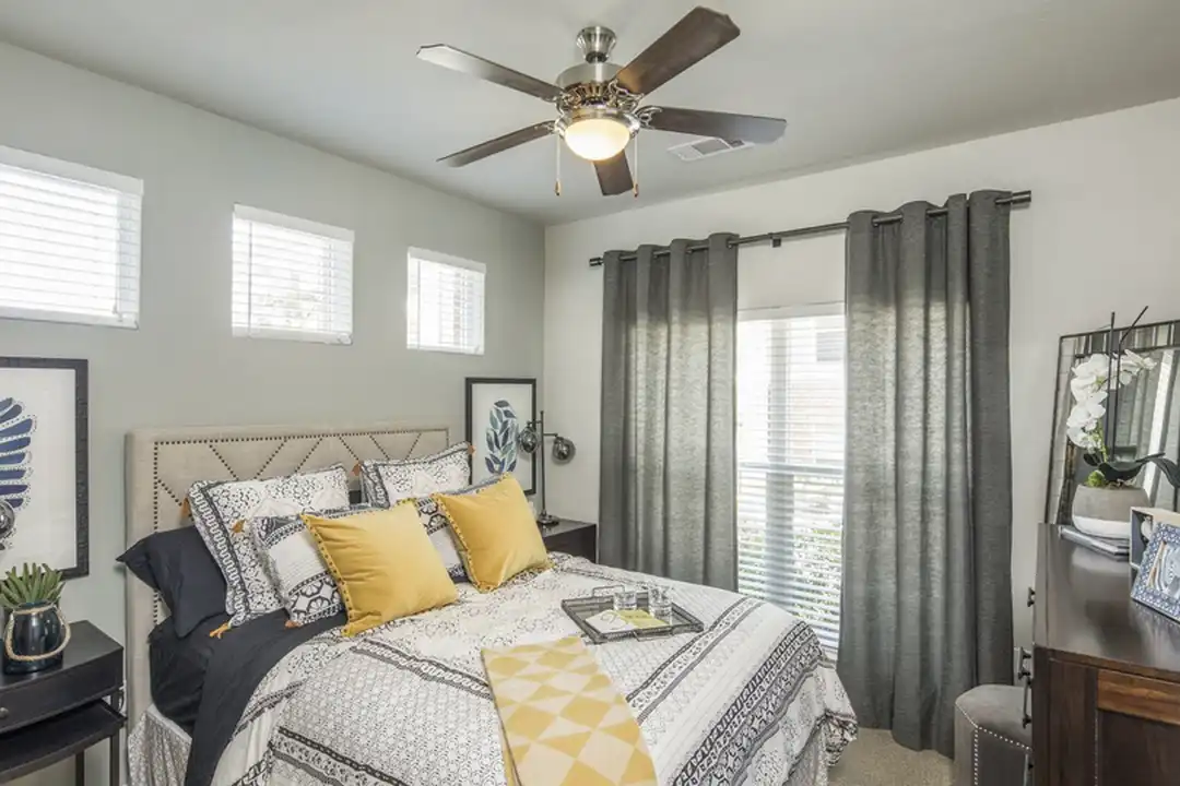 721 W Slaughter Ln unit # 518 - More