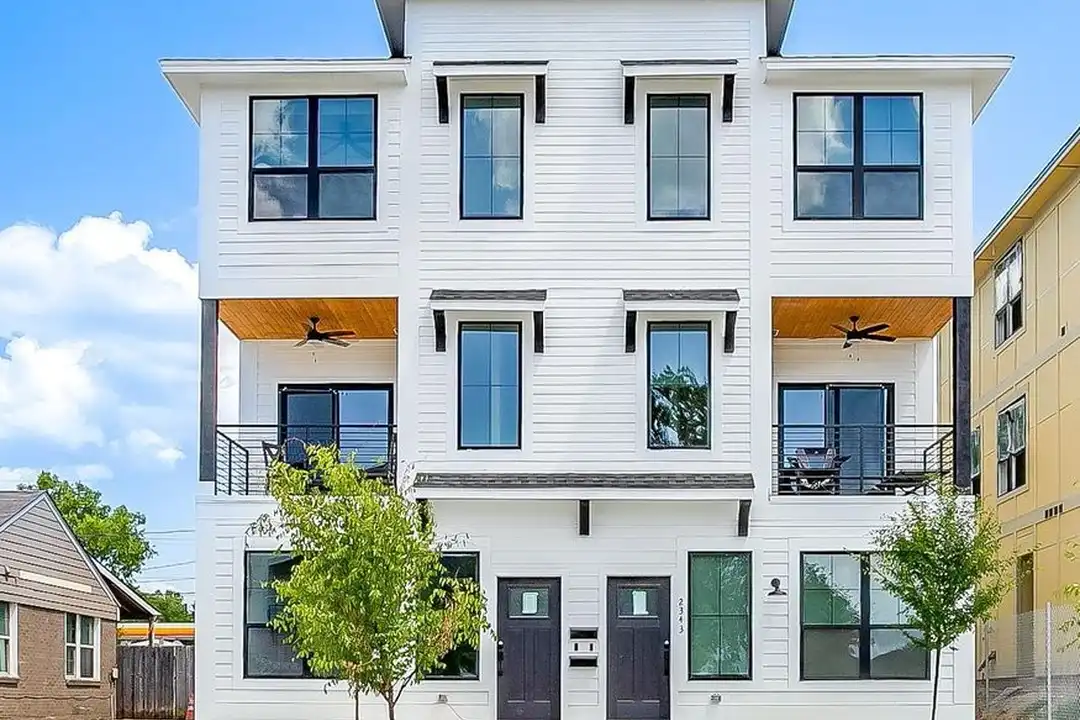 2341 Benbrook Blvd - View 2