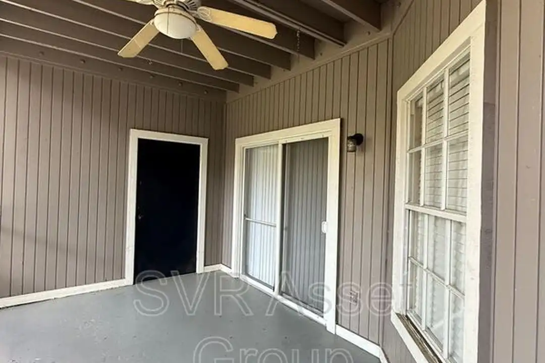 10000 Gate Pkwy N unit # 114 – pohled 5