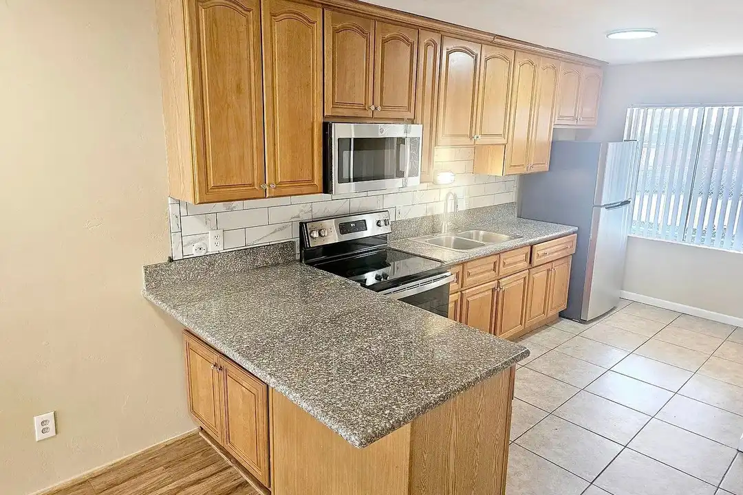 Apartment in San Diego, Little Saigon, City Heights - View 5