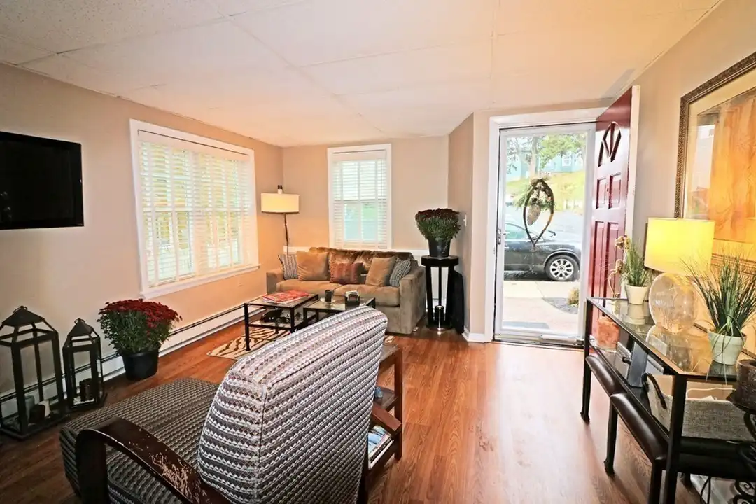 1040 Shirley St unit 1 - View 2