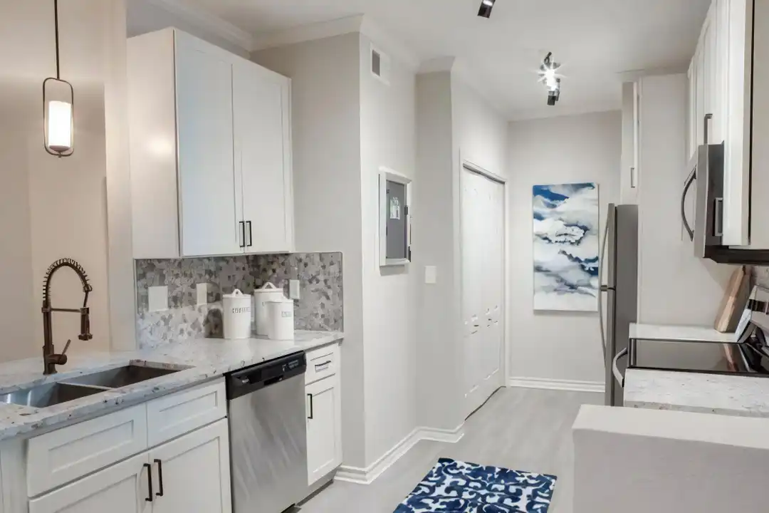 6101 N Riverside Dr unit # 6175 – pohled 2