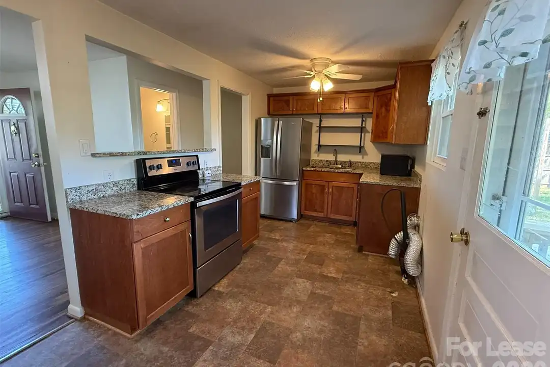 910 Edgemont Ave - View 4