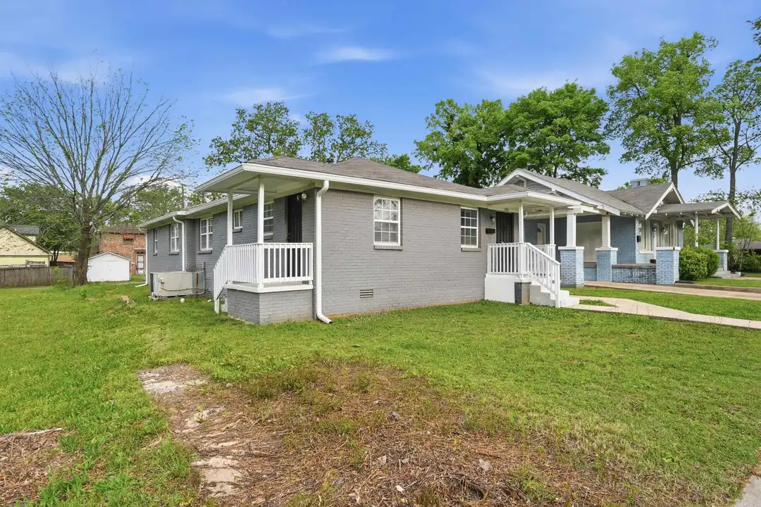 1320 S Summit St - View 3