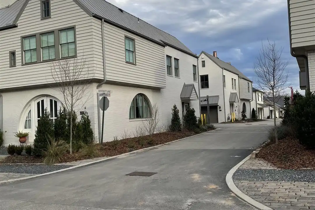 460 Heatherden Ave - View 3