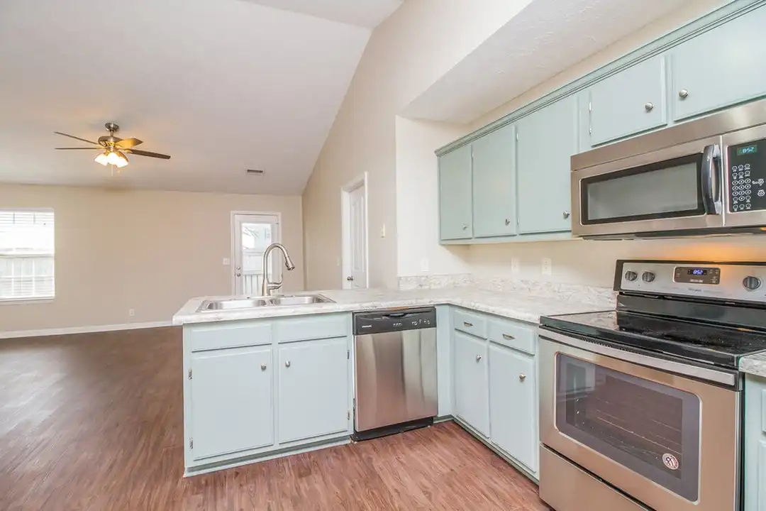 1147 Melvin Dr - More