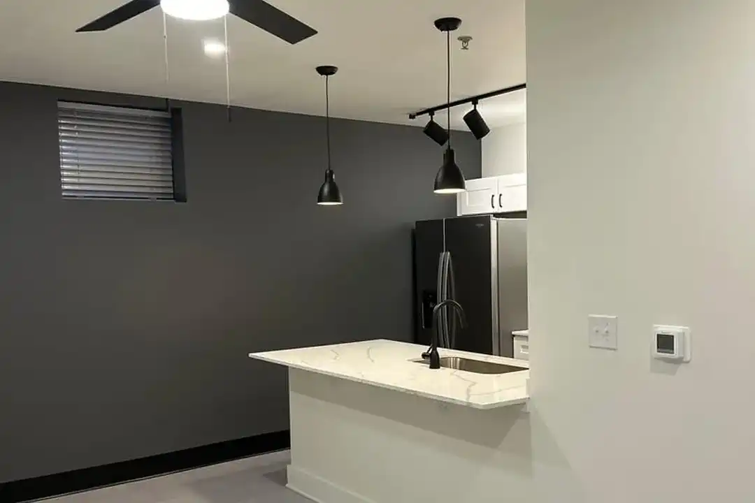510 Yorkshire St, Salem – photo 1 of 10