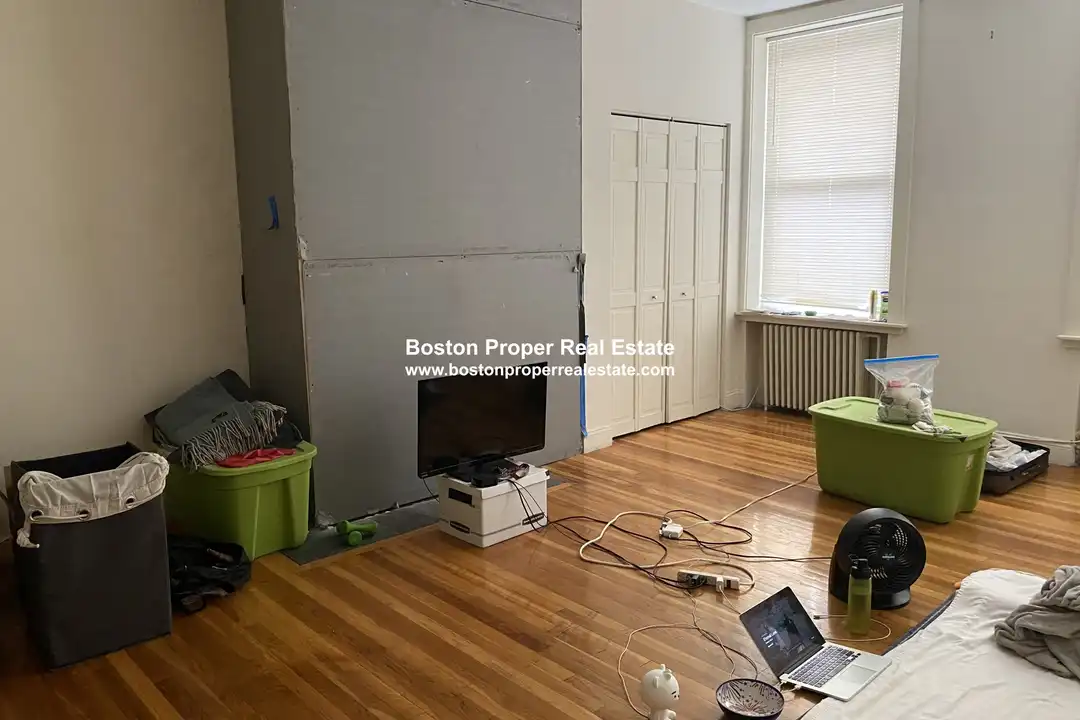 255 Newbury St unit 2R - View 2