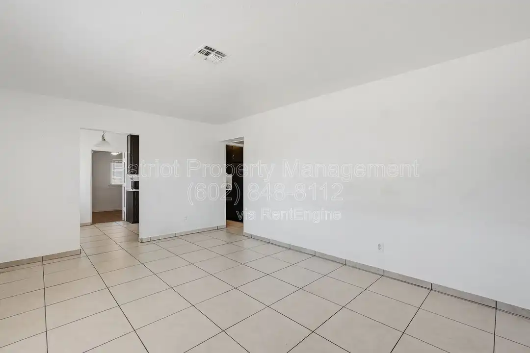 6701 N 33rd Ave - More