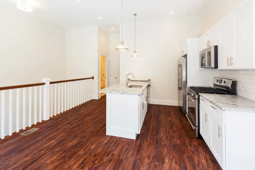 1912 Washington St - View 2