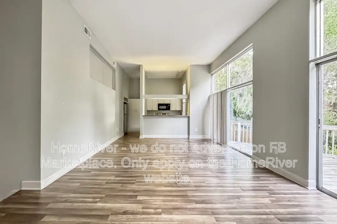 2115 W Ivy St – další
