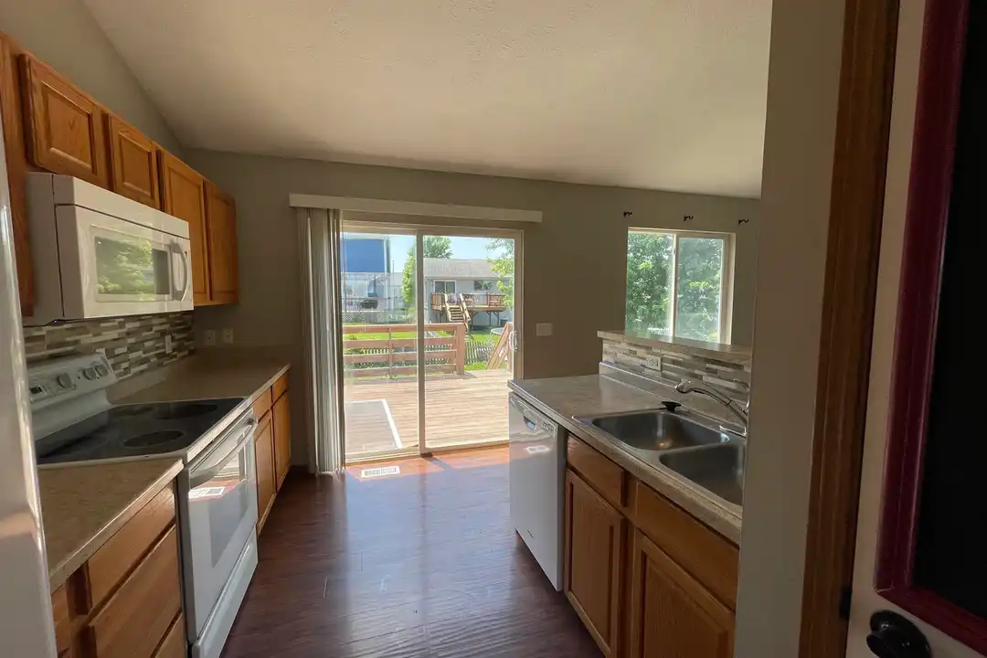 8013 Newport Ave - View 6