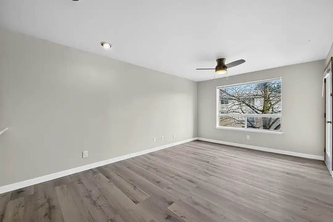 Stone Court Apartments – photo 1